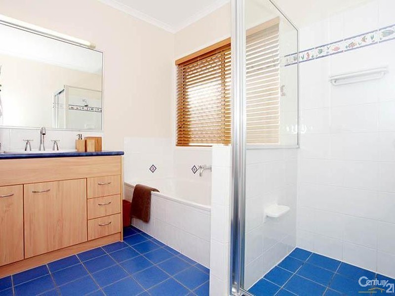 18 Laceflower Crescent, Eatons Hill QLD 4037