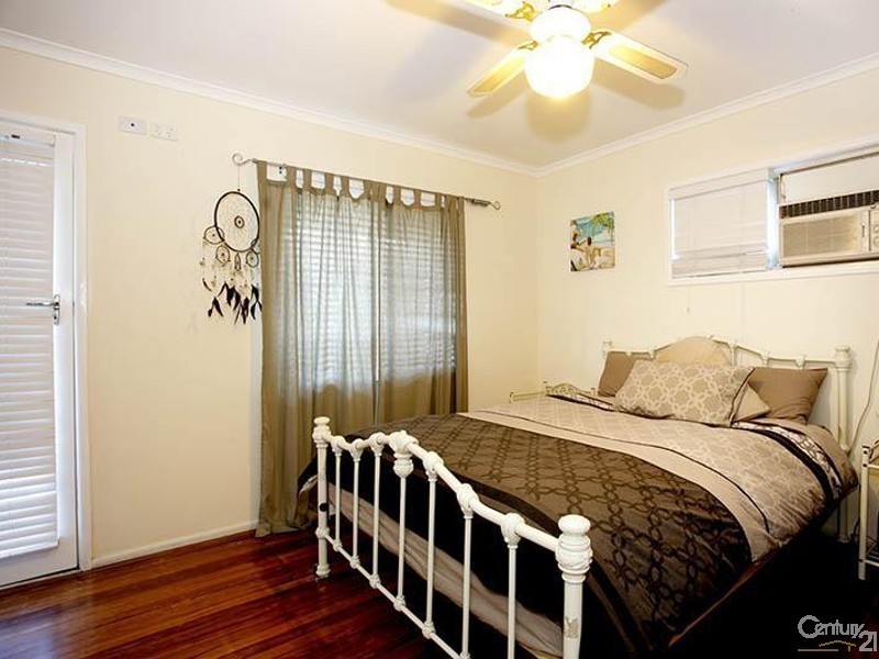 2 Maureen Street, Kallangur QLD 4503