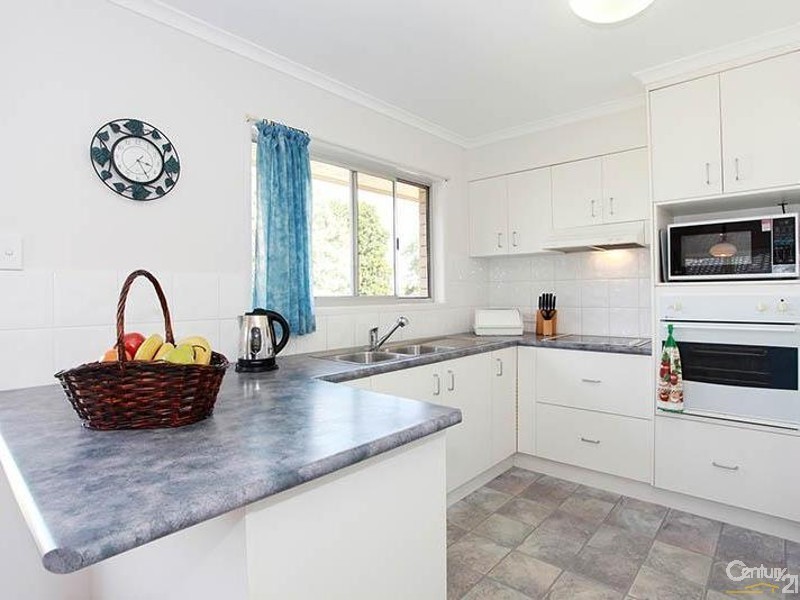 24 Arrakune Crescent, Kallangur QLD 4503