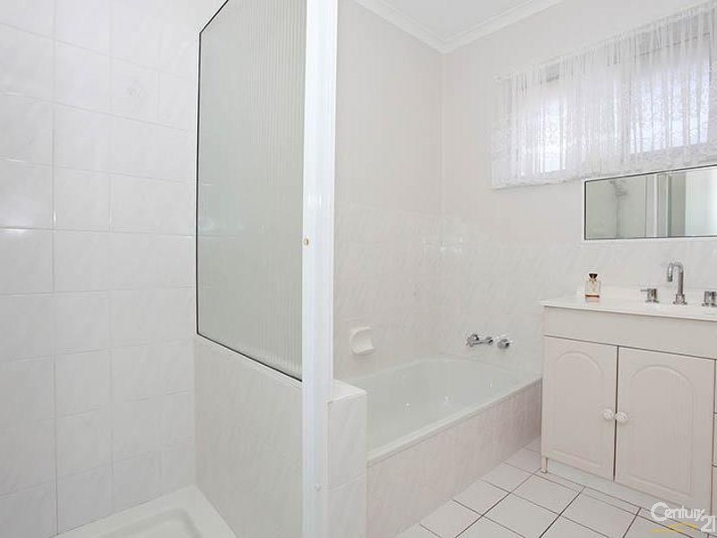 24 Arrakune Crescent, Kallangur QLD 4503