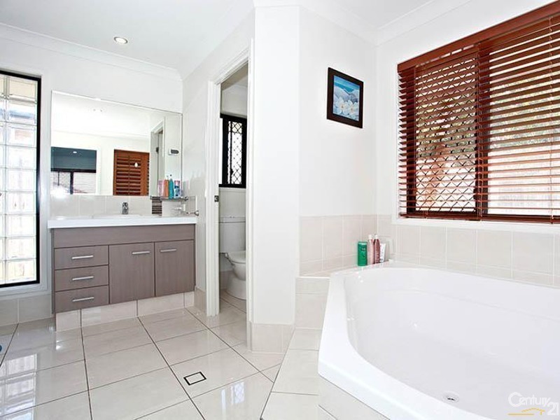 9 Elmwood Drive, Bray Park QLD 4500