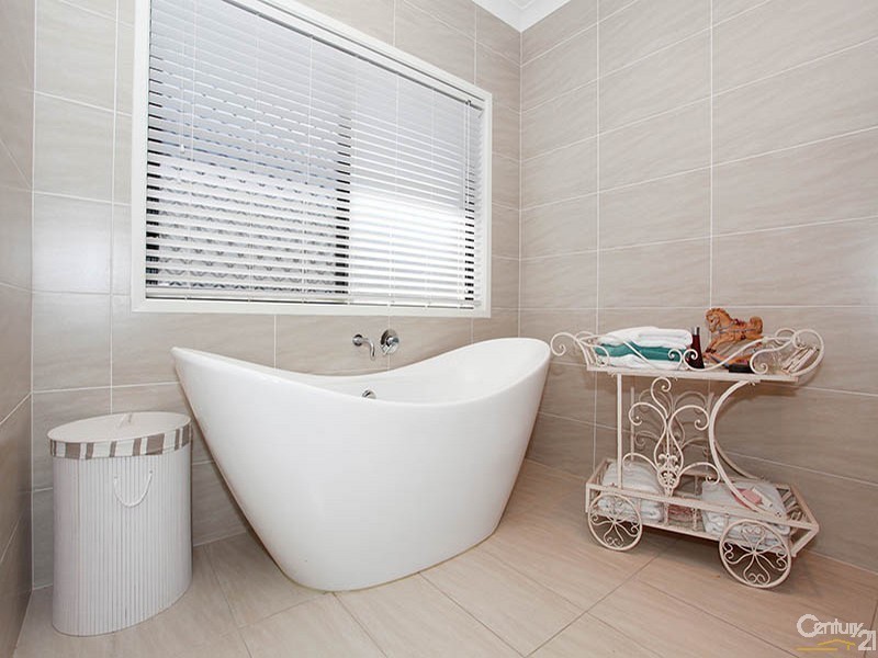 10 Louise Court, Cashmere QLD 4500