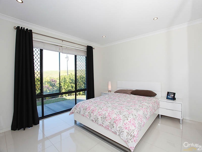 66 Swan Parade, Warner QLD 4500