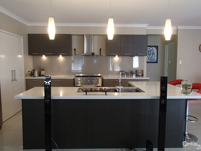 8 Ontario Drive, Warner QLD 4500