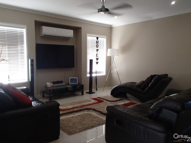 8 Ontario Drive, Warner QLD 4500