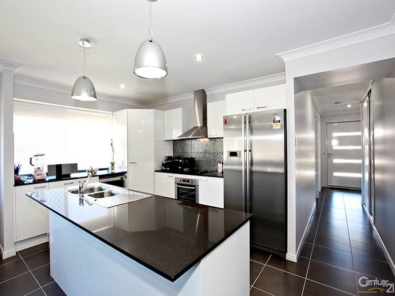 2 Kidston Crescent, Warner QLD 4500