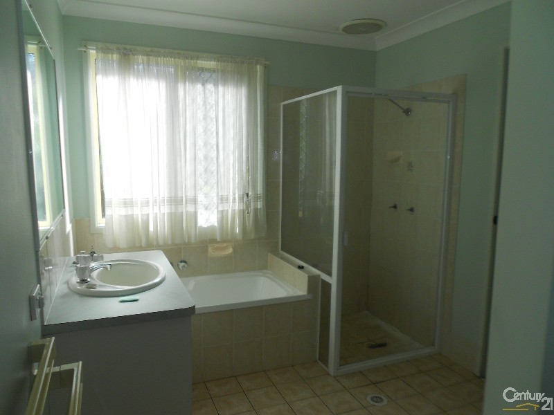 1/61 Spitfire Avenue, Strathpine QLD 4500