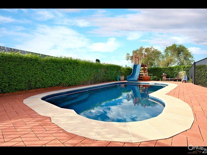 12 Turnbull Court, Petrie QLD 4502