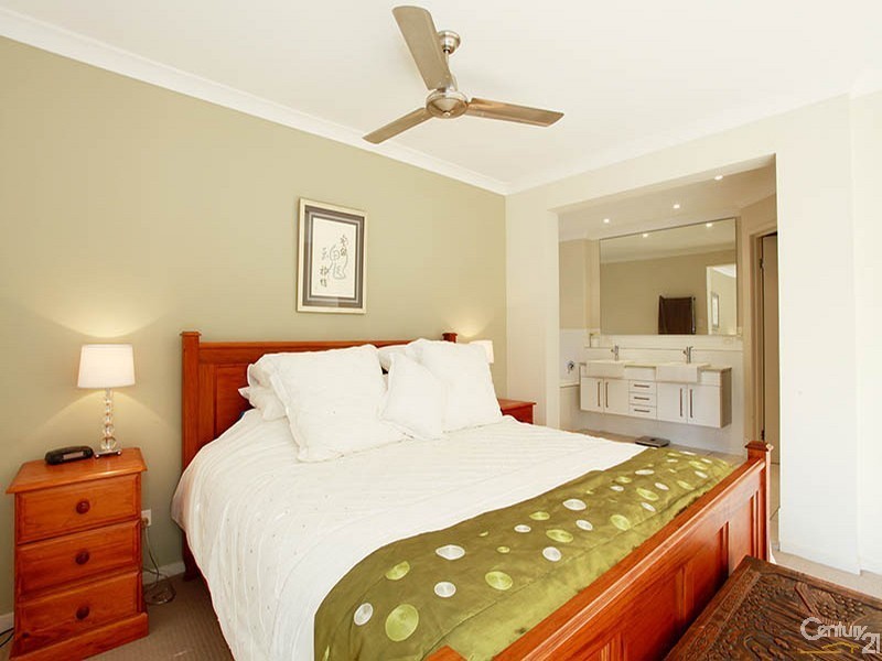 7 Crossing Drive, Eatons Hill QLD 4037