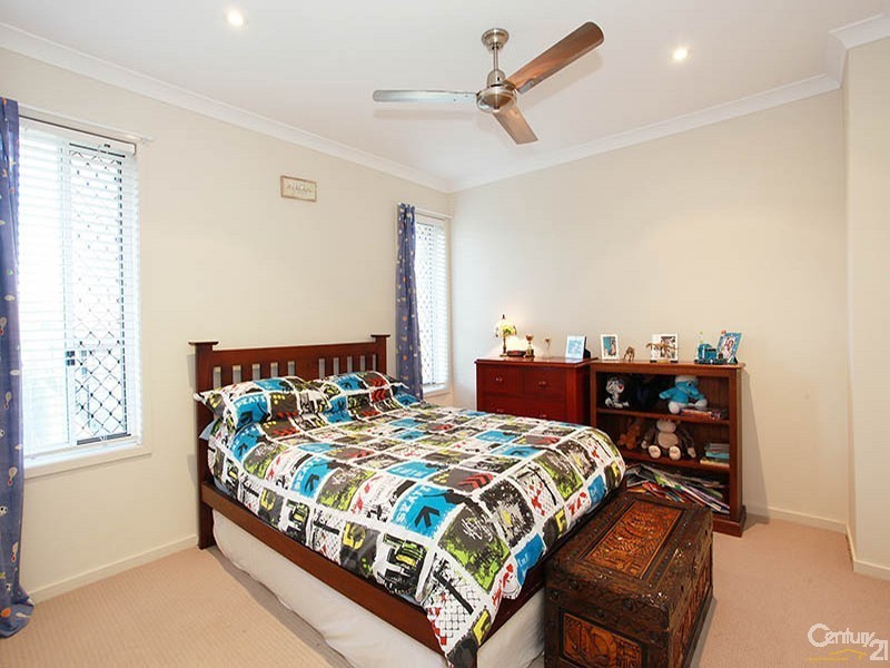7 Crossing Drive, Eatons Hill QLD 4037