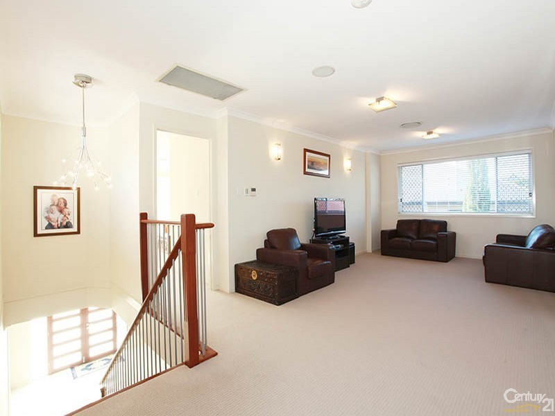 7 Crossing Drive, Eatons Hill QLD 4037