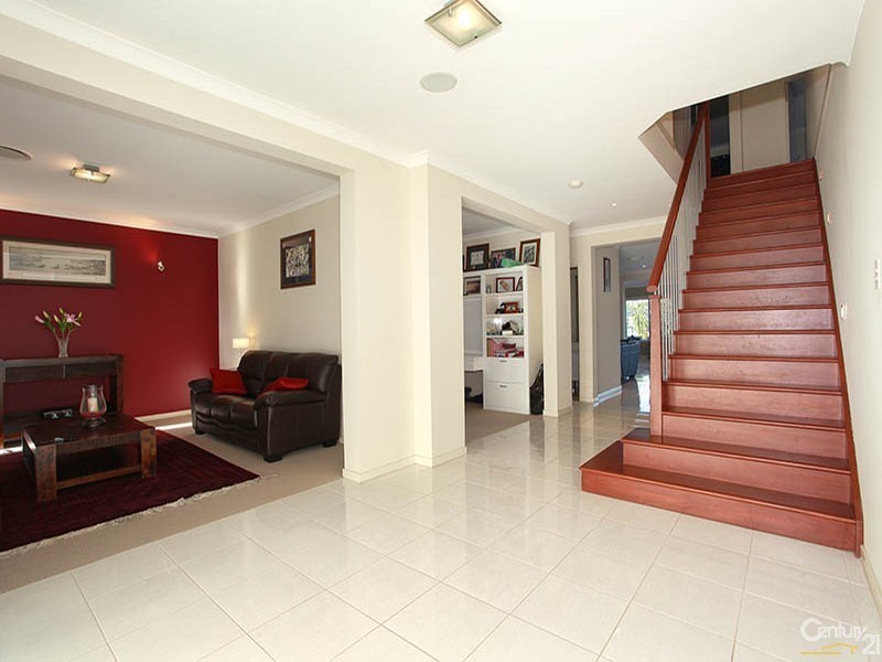 7 Crossing Drive, Eatons Hill QLD 4037