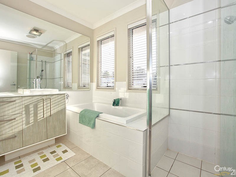 7 Crossing Drive, Eatons Hill QLD 4037