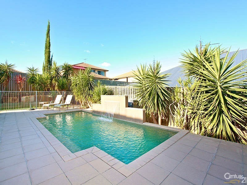 7 Crossing Drive, Eatons Hill QLD 4037