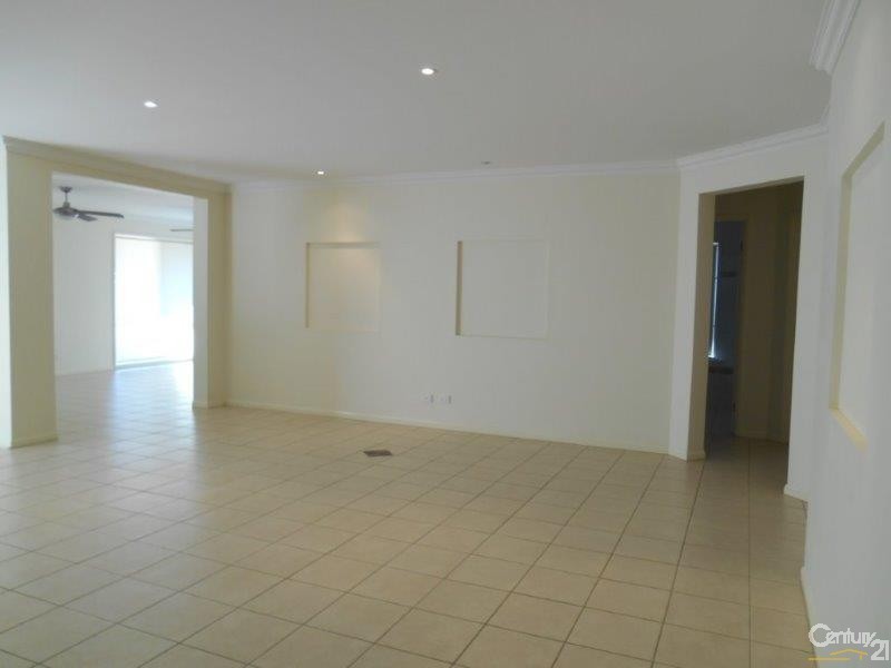 7 Boobook Court, Cashmere QLD 4500