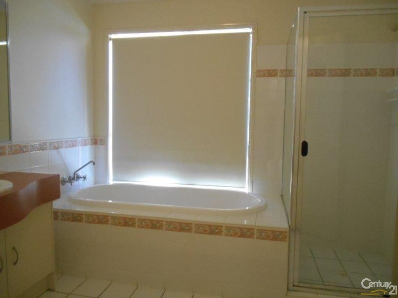 7 Boobook Court, Cashmere QLD 4500