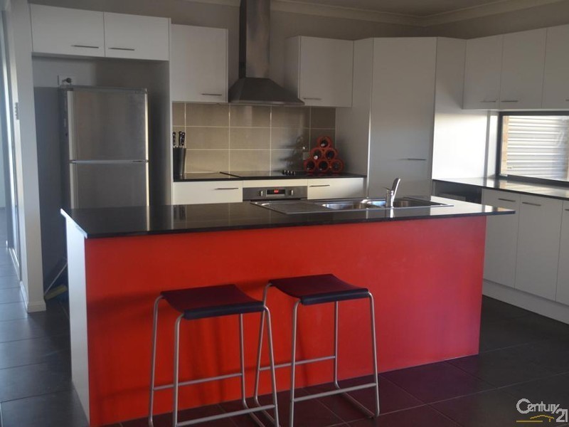 10 Rowallan Street, Warner QLD 4500