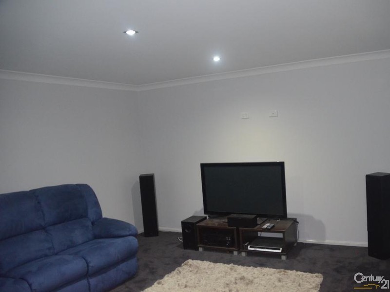 10 Rowallan Street, Warner QLD 4500