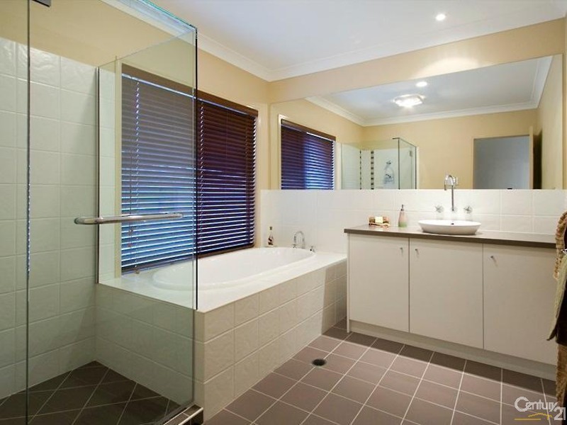 10 Hillside Court, Joyner QLD 4500