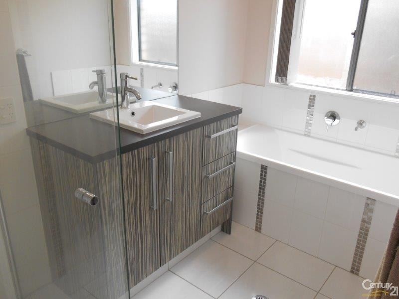 27 Como Circuit, Warner QLD 4500