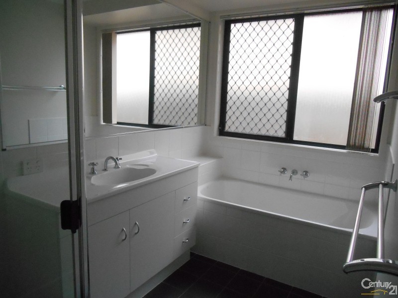 15 Tenzing Court, Warner QLD 4500