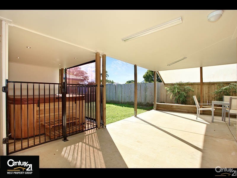 11 Gertrude Street, Strathpine QLD 4500