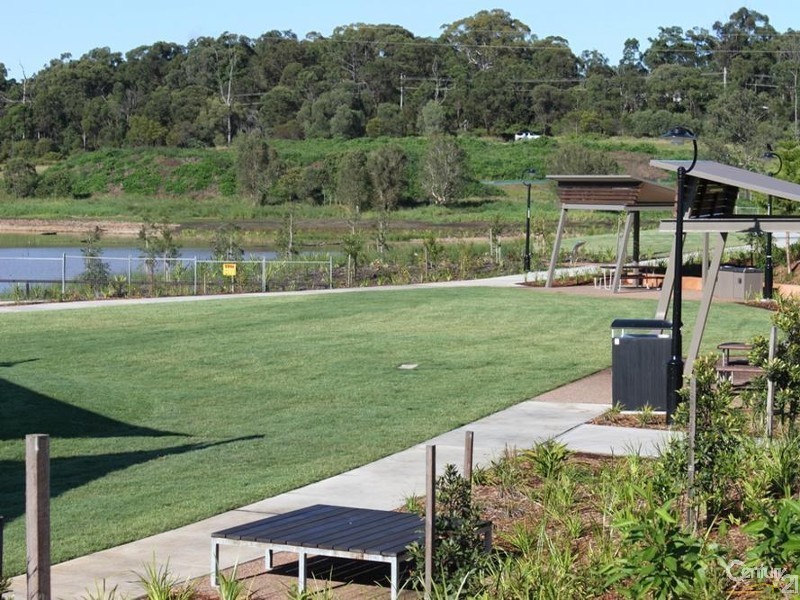 10 Moor Circuit, Warner QLD 4500