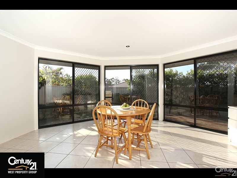 4 Fenton Close, Warner QLD 4500
