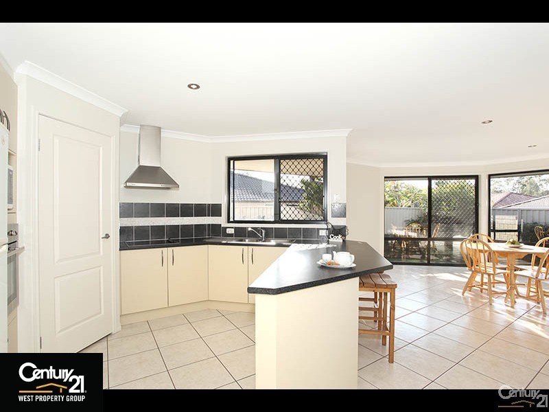 4 Fenton Close, Warner QLD 4500