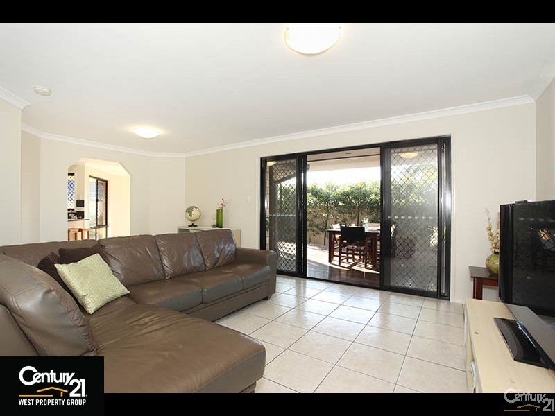 4 Fenton Close, Warner QLD 4500