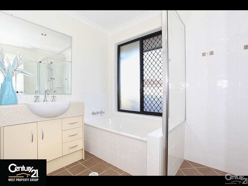 4 Fenton Close, Warner QLD 4500