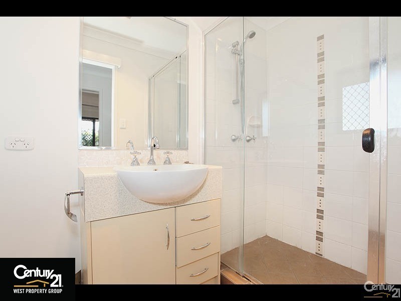 4 Fenton Close, Warner QLD 4500