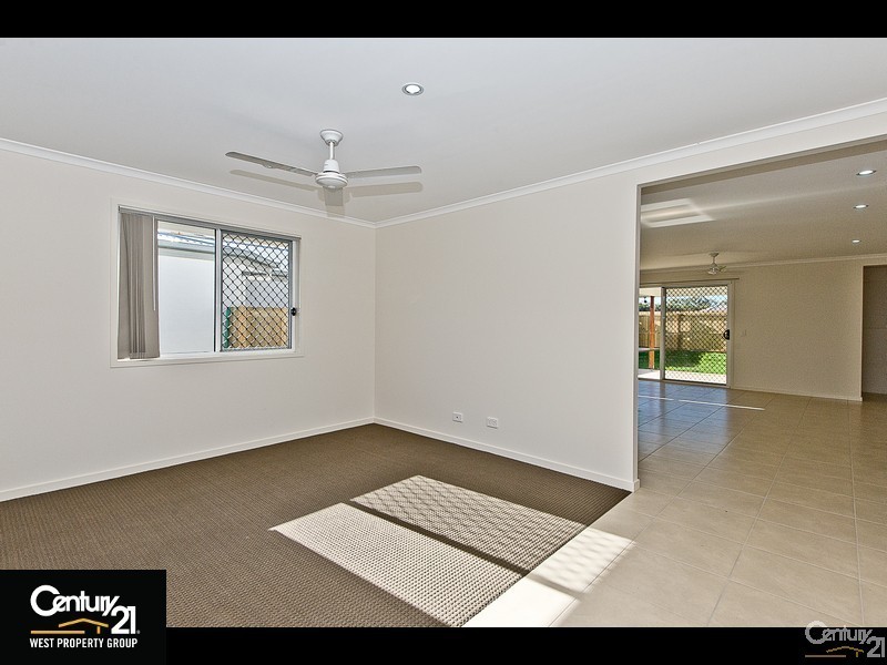 9 Finch Close, Dakabin QLD 4503