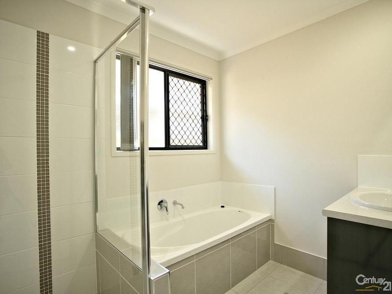 8  Moor Circuit, Warner QLD 4500