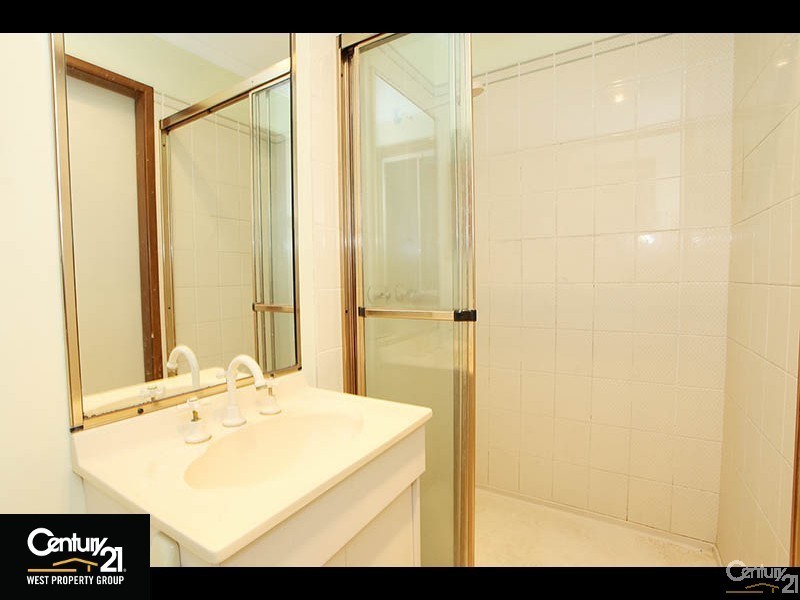 8 Washbrook Crescent, Petrie QLD 4502