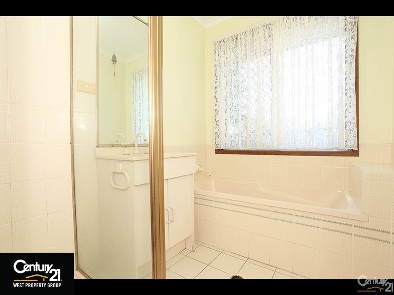 8 Washbrook Crescent, Petrie QLD 4502