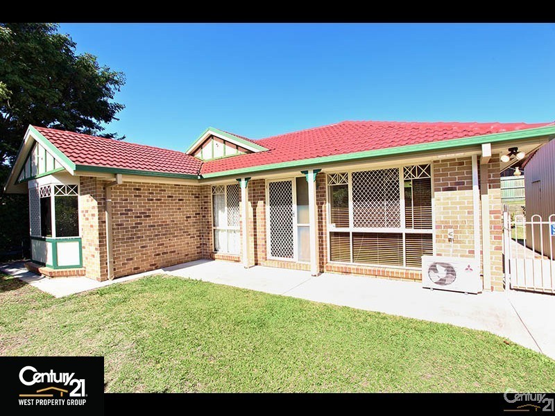 8 Washbrook Crescent, Petrie QLD 4502