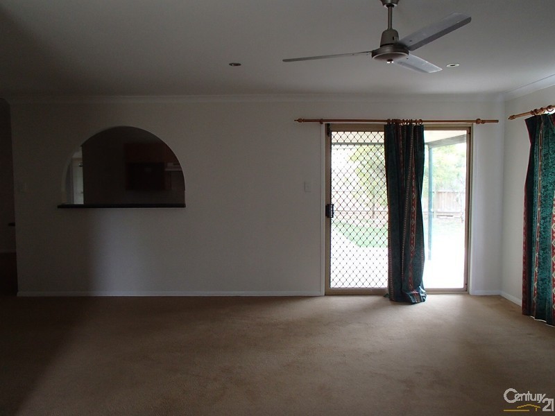 2 Blue Mountain Crescent, Warner QLD 4500