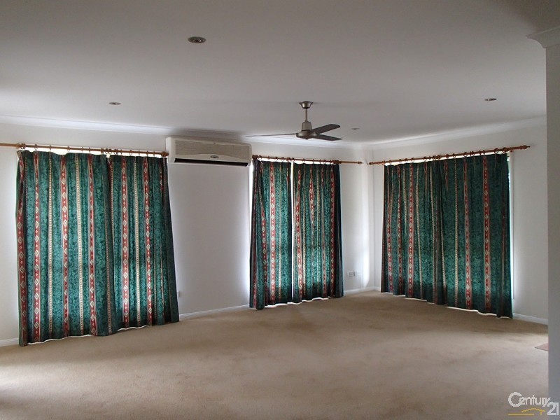 2 Blue Mountain Crescent, Warner QLD 4500
