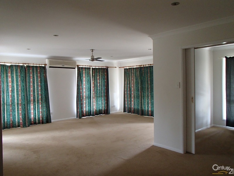 2 Blue Mountain Crescent, Warner QLD 4500
