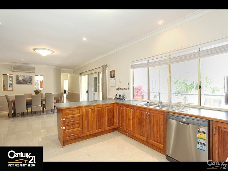 6 Heron Close, Cashmere QLD 4500
