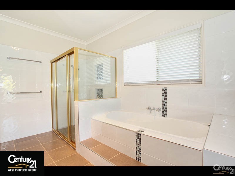 6 Heron Close, Cashmere QLD 4500