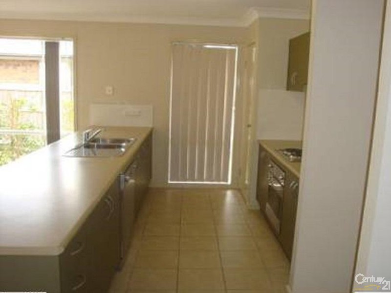 11 Dean Street, Bray Park QLD 4500