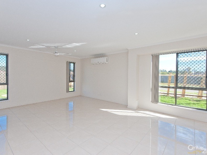 2 Champion Crescent, Griffin QLD 4503