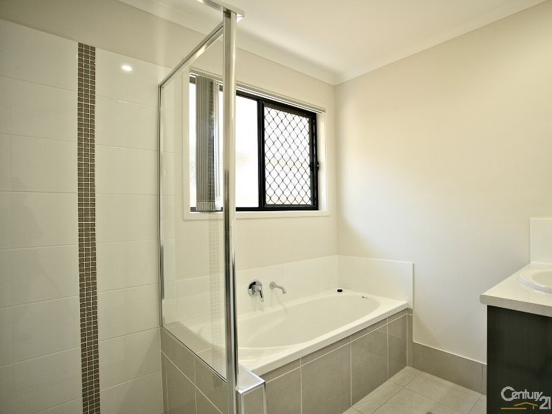 28 Kidston Crescent, Warner QLD 4500