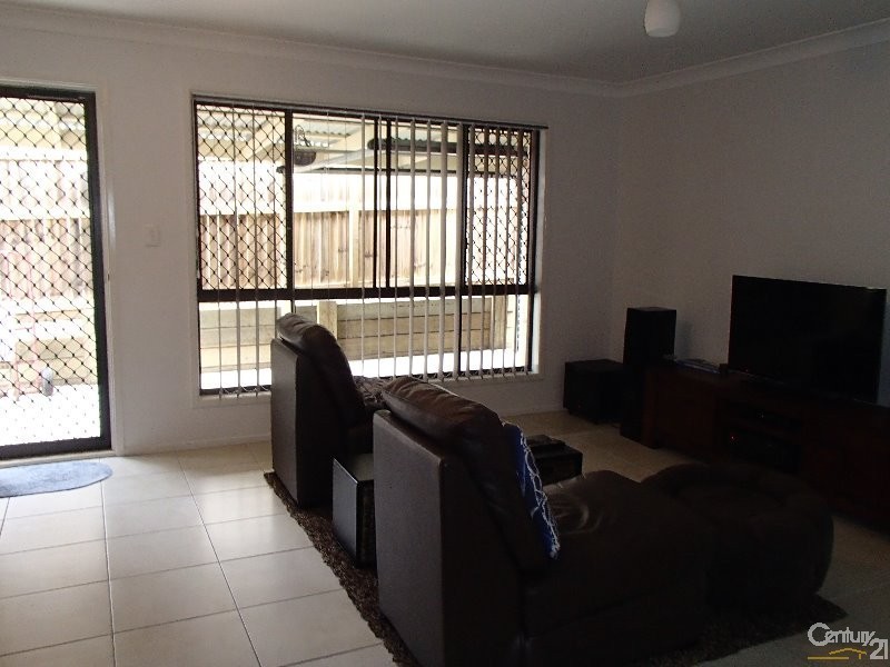 2/10 Brodiek Street, Strathpine QLD 4500