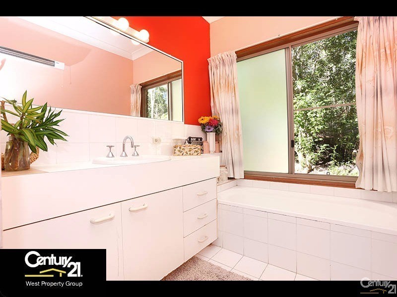 42 Bloodwood Lane, Cashmere QLD 4500