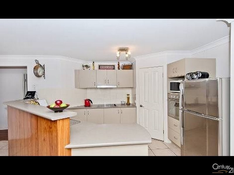 6 Katelyn Court, Cashmere QLD 4500