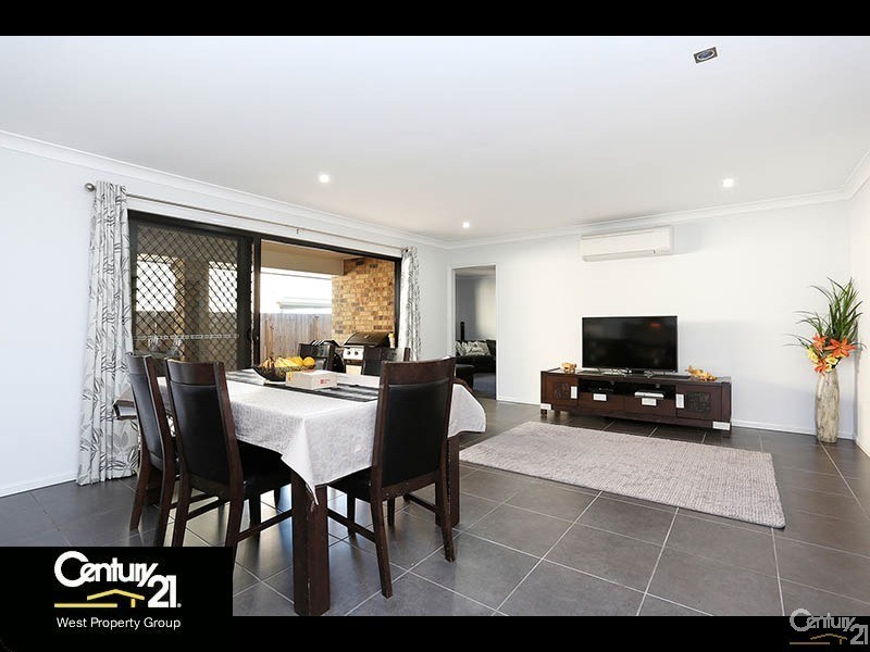 10 Rowallan Street, Warner QLD 4500