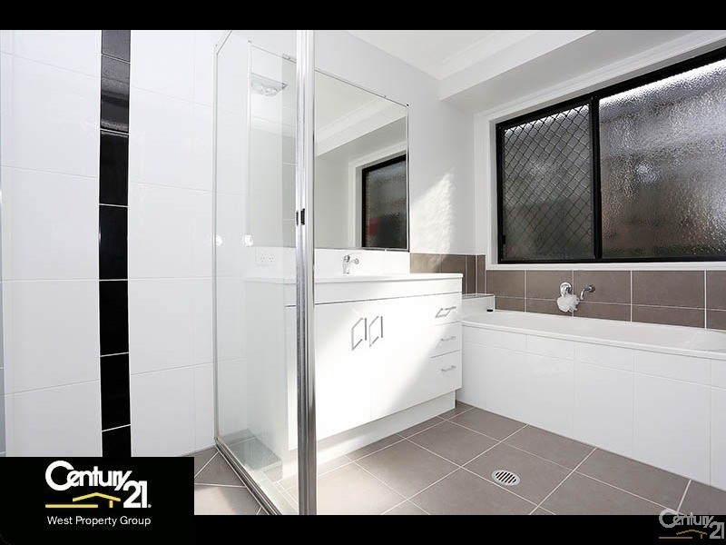 10 Rowallan Street, Warner QLD 4500